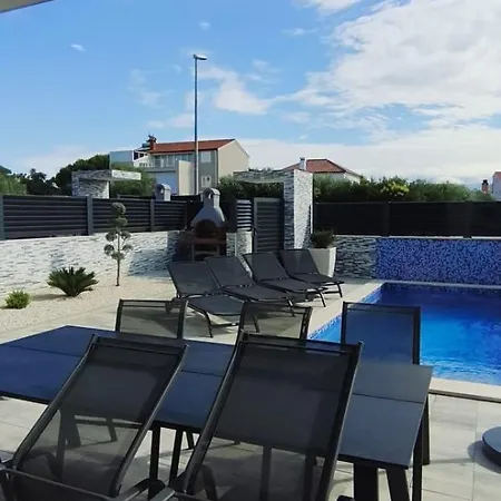 Apartment Luka Nin