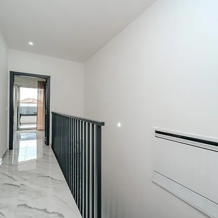 Luka Apartment *