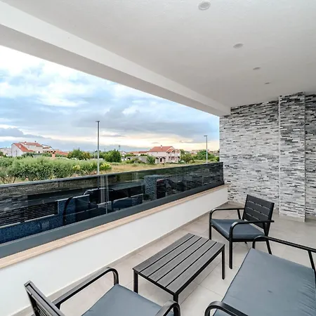 Luka Apartment Nin