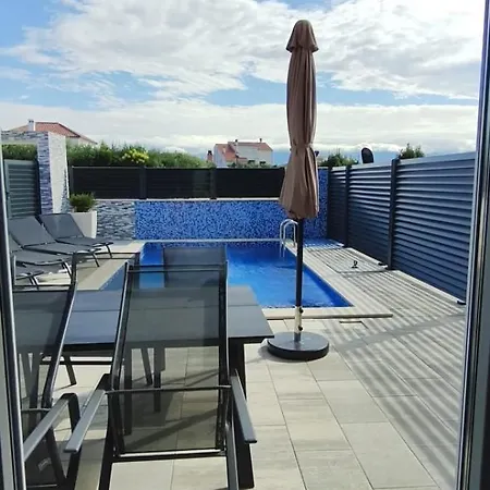 Luka Apartment *